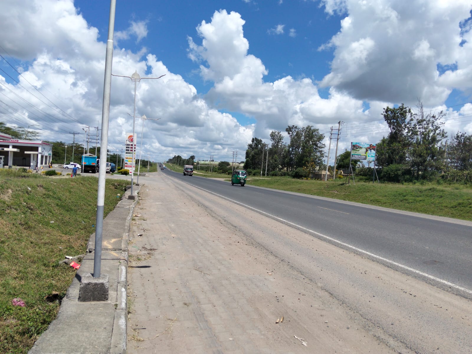 Prime 1/2-acre road frontage land for sale in Kitengela Kimalat touching main tarmac road ideal for commercial, institutional, hospitality, and residential development.