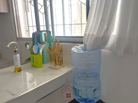 Modern 1-bedroom furnished apartment in Malindi with WiFi, Netflix, parking, and easy access to the beach and airport.