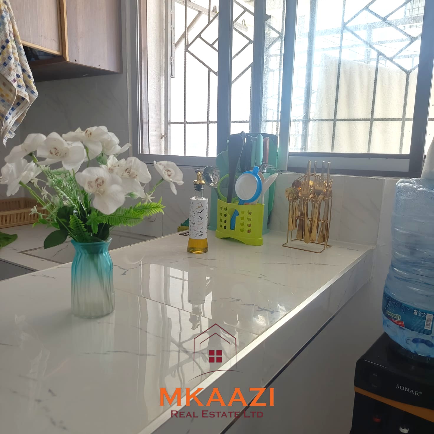 Modern 1-bedroom furnished apartment in Malindi with WiFi, Netflix, parking, and easy access to the beach and airport.
