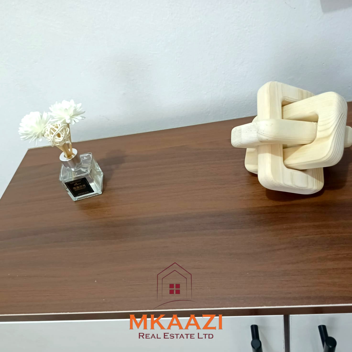 Modern 1-bedroom furnished apartment in Malindi with WiFi, Netflix, parking, and easy access to the beach and airport.