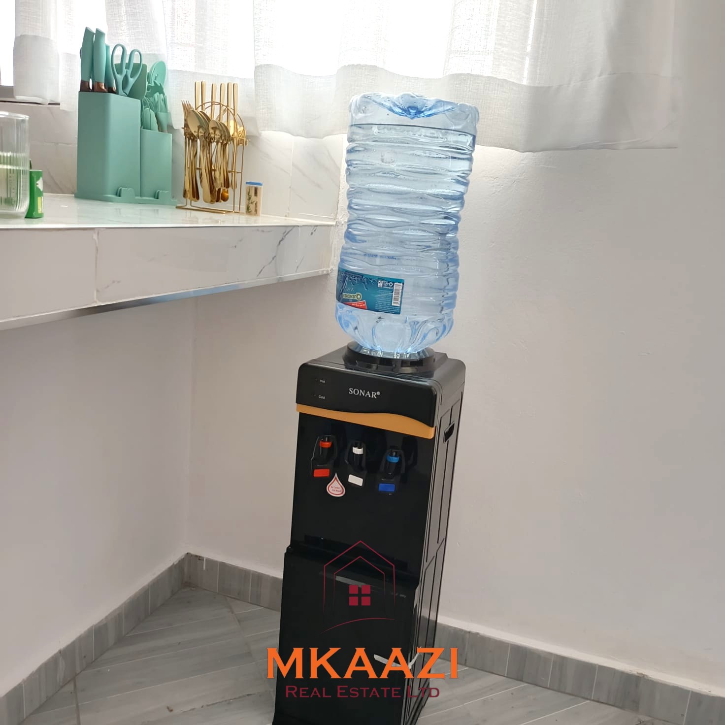 Modern 1-bedroom furnished apartment in Malindi with WiFi, Netflix, parking, and easy access to the beach and airport.