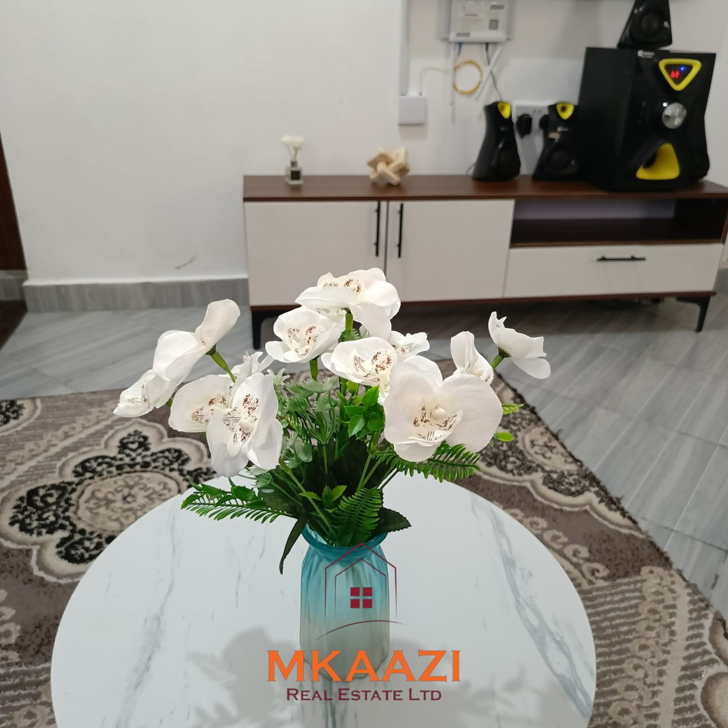 Modern 1-bedroom furnished apartment in Malindi with WiFi, Netflix, parking, and easy access to the beach and airport.