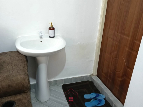 Modern 1-bedroom furnished apartment in Malindi with WiFi, Netflix, parking, and easy access to the beach and airport.