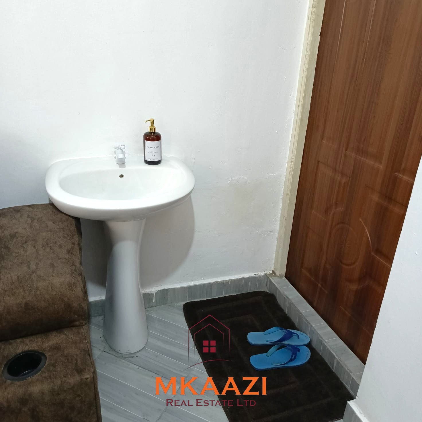 Modern 1-bedroom furnished apartment in Malindi with WiFi, Netflix, parking, and easy access to the beach and airport.