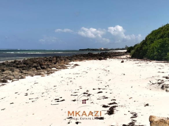 1.45 acres prime land for sale in Chumani Roka Beach Kilifi near the beach with freehold title and all-weather road access.