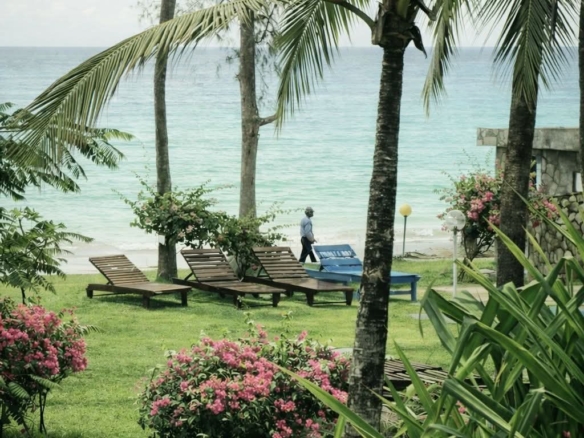 Beachfront 1 bedroom apartment for sale in Oasis Village Malindi with ocean and pool views