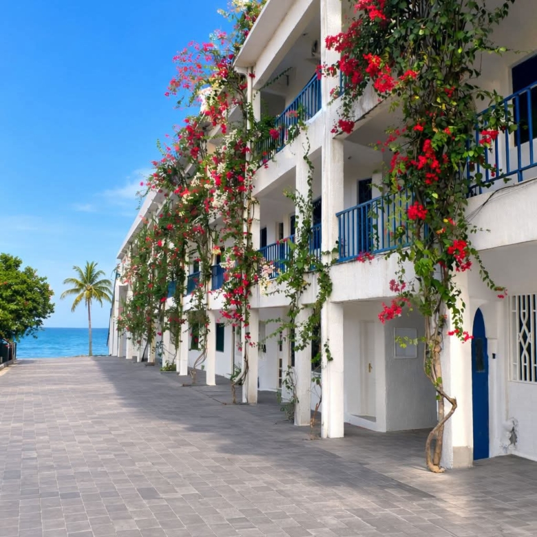 Beachfront 1 bedroom apartment for sale in Oasis Village Malindi with ocean and pool views