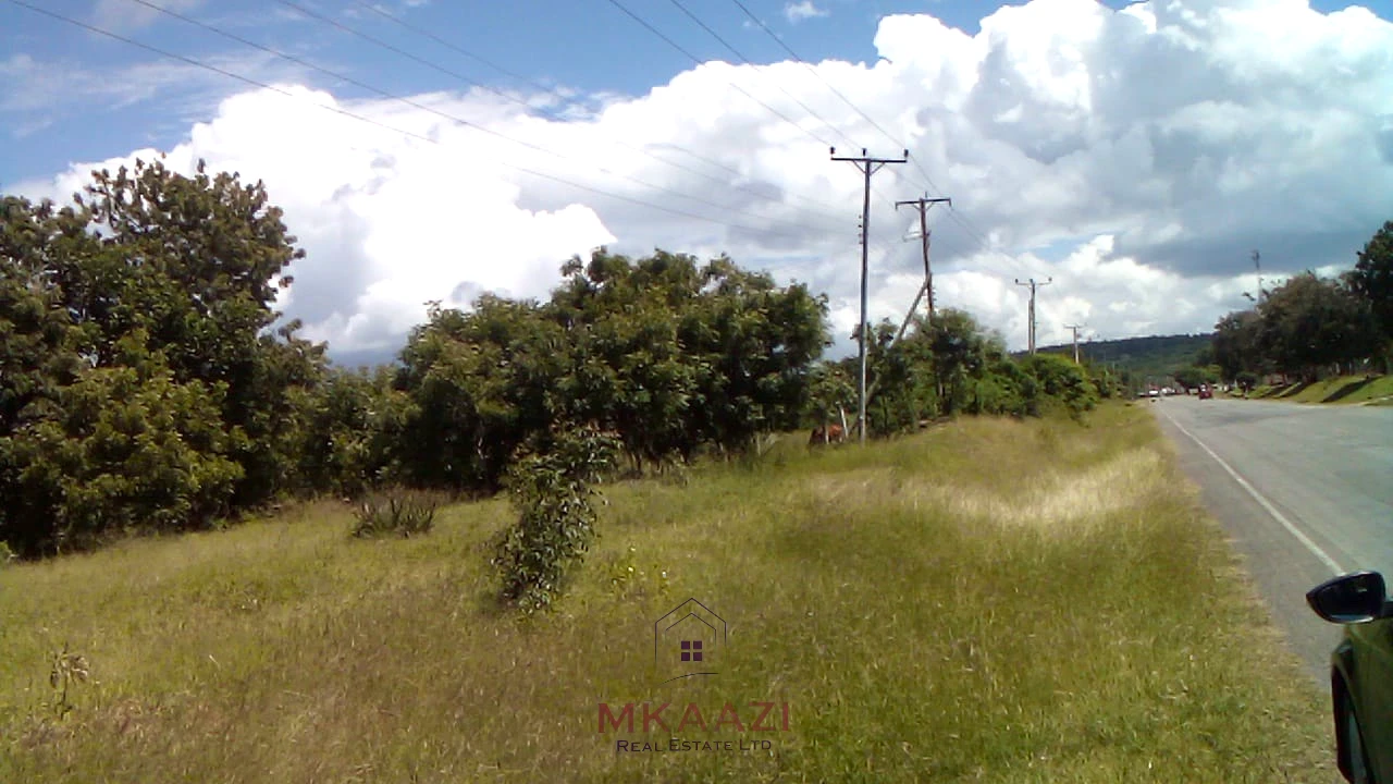 25-acre freehold road frontage land for sale in Kakuyuni Malindi with power and water on site, ideal for residential, commercial, agricultural, or mixed-use development.