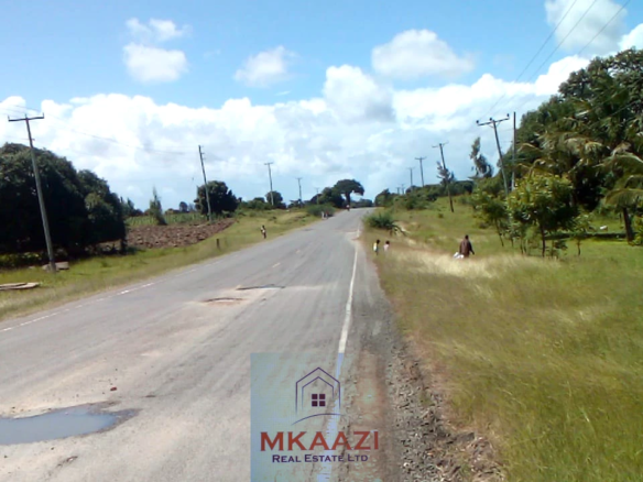 25-acre freehold road frontage land for sale in Kakuyuni Malindi with power and water on site, ideal for residential, commercial, agricultural, or mixed-use development.