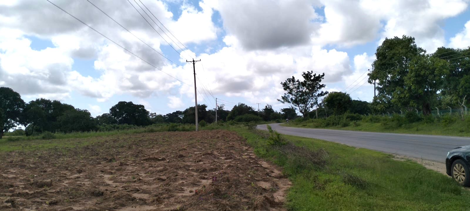 65 acres of prime development land for sale in Mere, Malindi with direct tarmac frontage, leasehold title, excellent accessibility, and outstanding potential for residential, commercial, hospitality, industrial, and mixed-use developments.