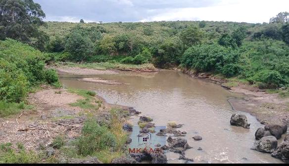 Prime 2,964-acre ranch land for sale in Naivasha, Nakuru near Nairobi-Nakuru Highway featuring Malewa River, infrastructure, airstrip space, and development potential.