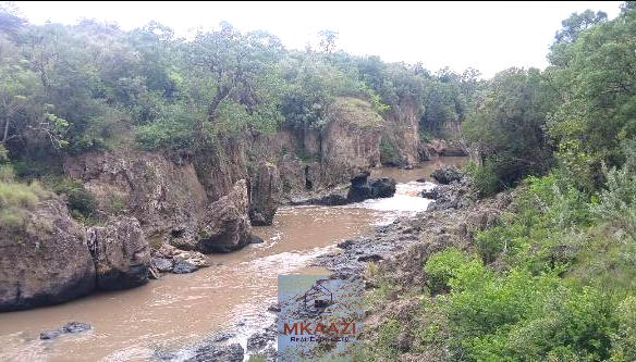 Prime 2,964-acre ranch land for sale in Naivasha, Nakuru near Nairobi-Nakuru Highway featuring Malewa River, infrastructure, airstrip space, and development potential.