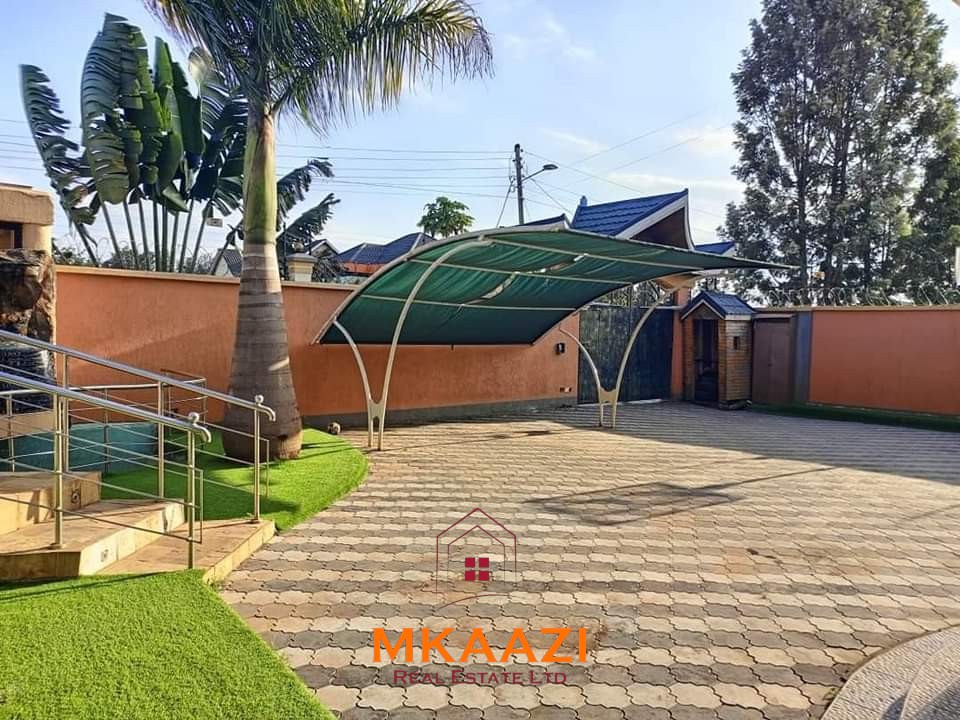 Luxury 6-bedroom all-ensuite mansion for sale in Githingiri Estate, Thika, featuring a gym, safe room, CCTV surveillance, automated gate, electrified perimeter wall, and 35,000-litre underground water tank.