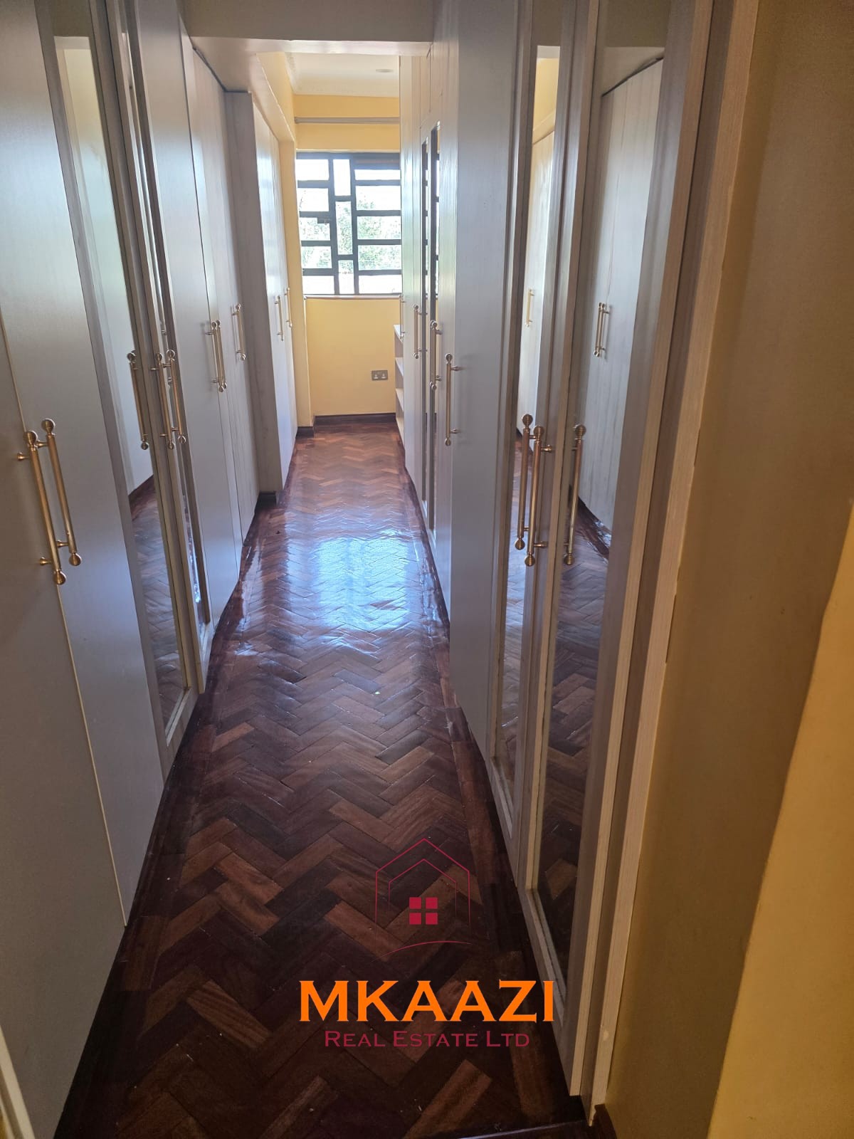 Luxury 6-bedroom all-ensuite mansion for sale in Githingiri Estate, Thika, featuring a gym, safe room, CCTV surveillance, automated gate, electrified perimeter wall, and 35,000-litre underground water tank.