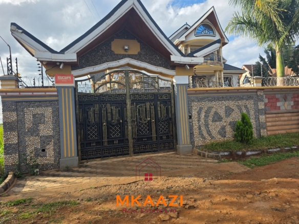 Luxury 6-bedroom all-ensuite mansion for sale in Githingiri Estate, Thika, featuring a gym, safe room, CCTV surveillance, automated gate, electrified perimeter wall, and 35,000-litre underground water tank.