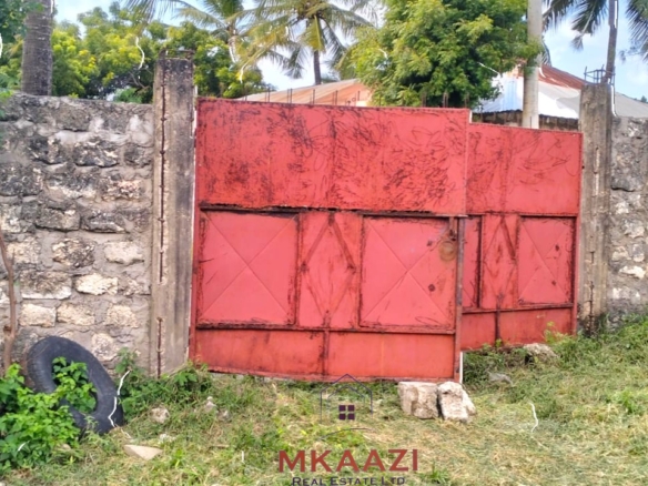 16 one-bedroom units and a 3-bedroom main house for sale near Blue Bay Watamu on 0.4 acres, 300 meters from the beach with a partially completed swimming pool.