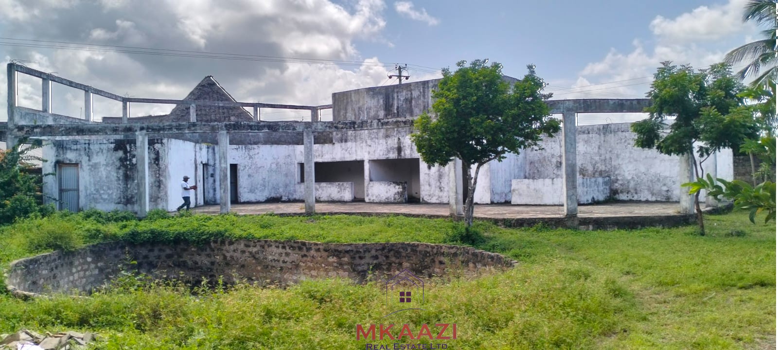 16 one-bedroom units and a 3-bedroom main house for sale near Blue Bay Watamu on 0.4 acres, 300 meters from the beach with a partially completed swimming pool.
