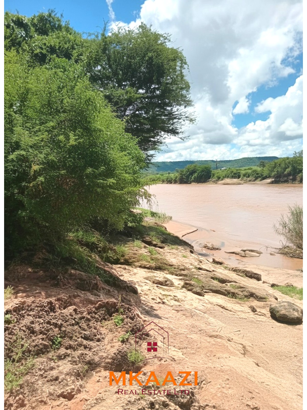550 acres of freehold agricultural land on the Kibwezi–Kitui border with Athi River frontage, fertile red soils, and ideal conditions for avocado, macadamia, citrus, and horticultural farming.