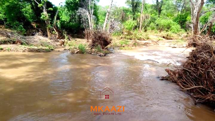 500 acres of virgin land for sale in Tharaka with direct Tana River frontage, suitable for commercial farming, irrigation projects, ranching, agro-processing, and long-term investment.