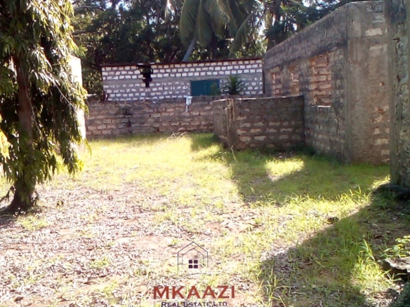 ½ acre freehold property for sale in Garoda Watamu with five semi-finished one and two-bedroom units, ideal for rental income and hospitality investment.