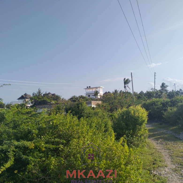 Prime 1 acre freehold land for sale near Mawe Zuri Watamu, available in ½ acre portions, located 200 meters from the tarmac road.