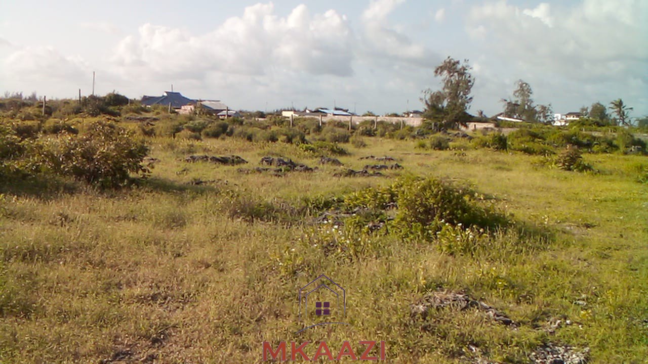 Prime 1 acre freehold land for sale near Mawe Zuri Watamu, available in ½ acre portions, located 200 meters from the tarmac road.