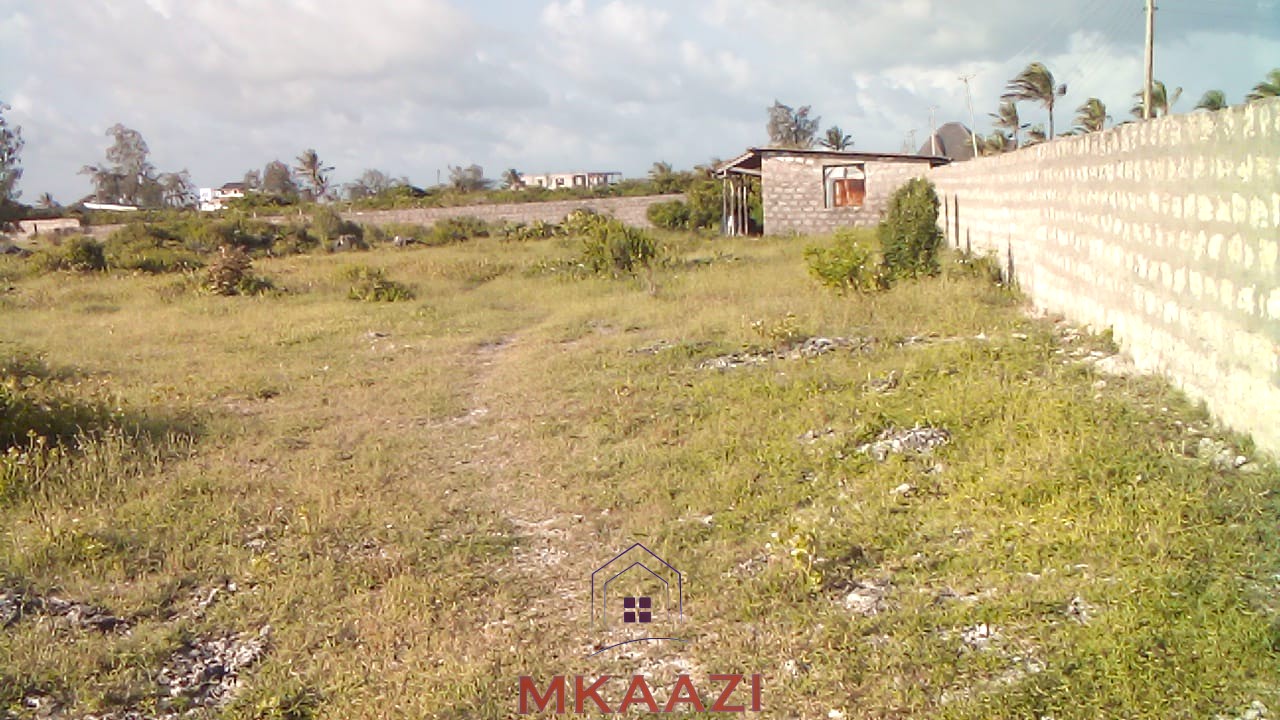 Prime 1 acre freehold land for sale near Mawe Zuri Watamu, available in ½ acre portions, located 200 meters from the tarmac road.