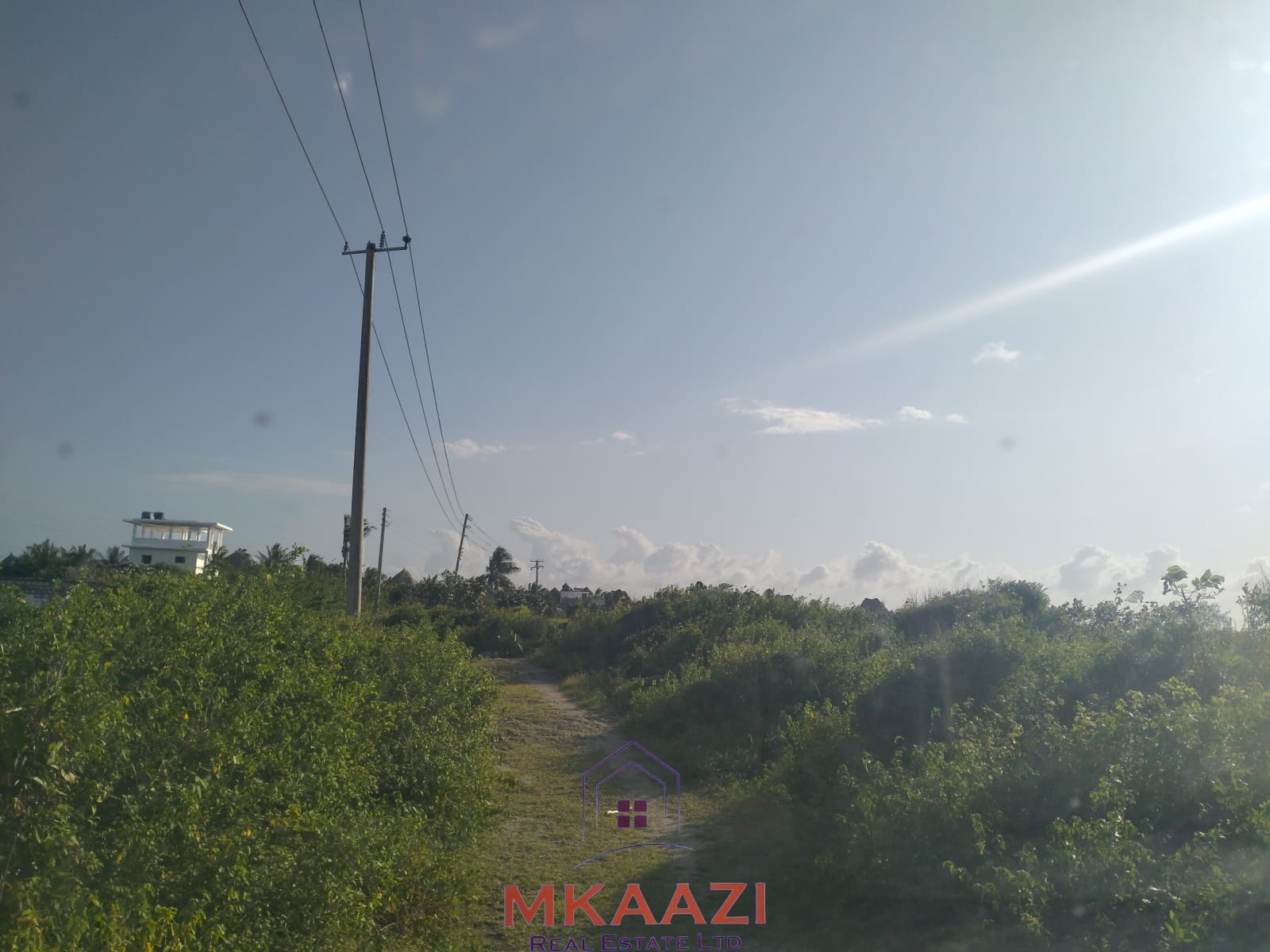 Prime 1 acre freehold land for sale near Mawe Zuri Watamu, available in ½ acre portions, located 200 meters from the tarmac road.