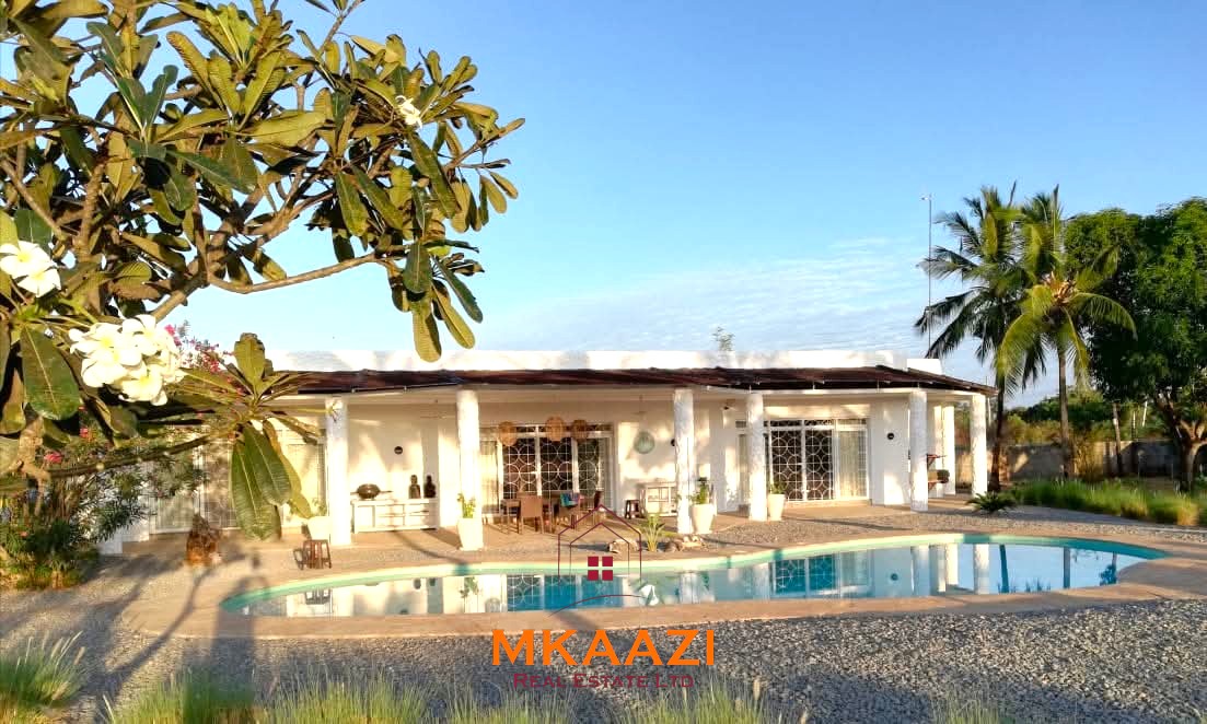 Luxury 3 Bedroom Villa for Sale in Kikambala Luxury 3-bedroom all en-suite villa on 1.5 acres in Kikambala featuring a guest house, swimming pool, landscaped gardens, ocean breeze, and easy beach access.