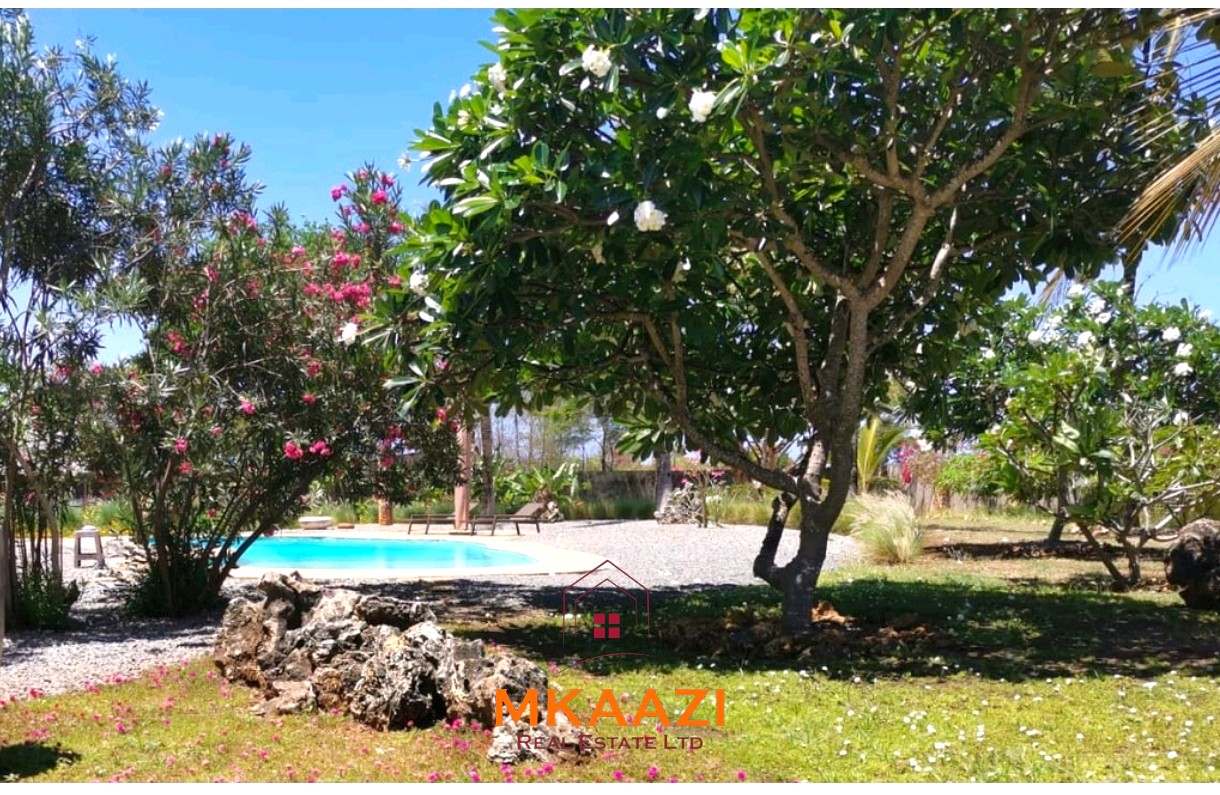 Luxury 3 Bedroom Villa for Sale in Kikambala Luxury 3-bedroom all en-suite villa on 1.5 acres in Kikambala featuring a guest house, swimming pool, landscaped gardens, ocean breeze, and easy beach access.