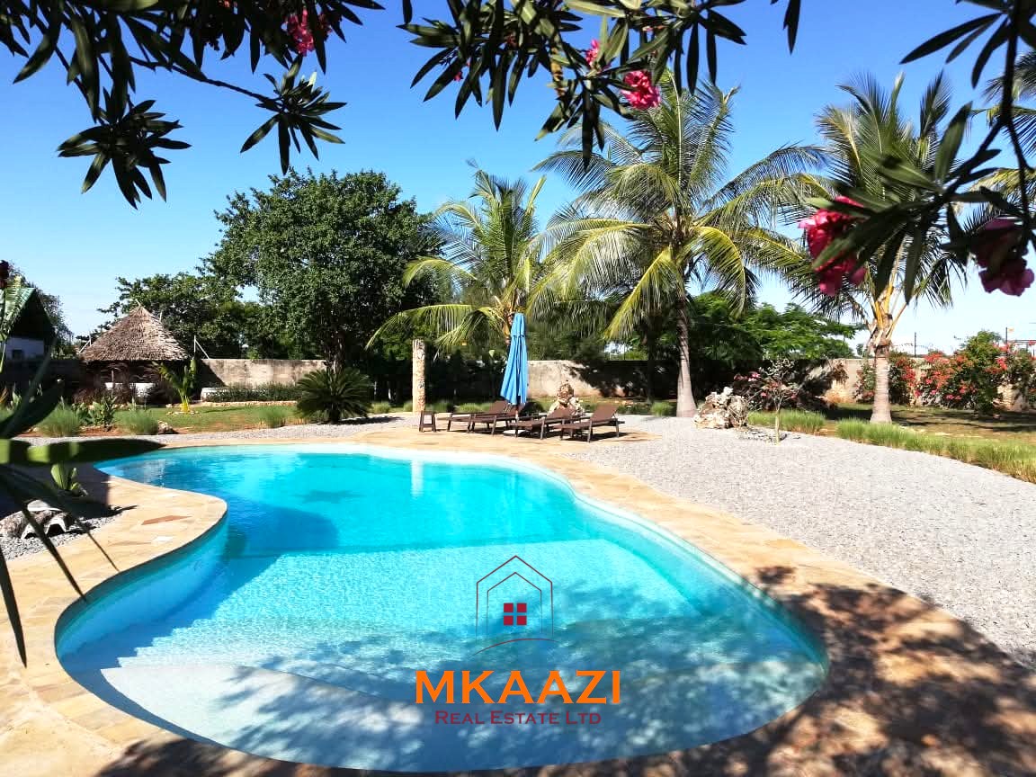 Luxury 3 Bedroom Villa for Sale in Kikambala Luxury 3-bedroom all en-suite villa on 1.5 acres in Kikambala featuring a guest house, swimming pool, landscaped gardens, ocean breeze, and easy beach access.
