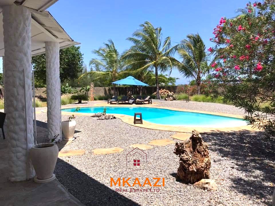 Luxury 3 Bedroom Villa for Sale in Kikambala Luxury 3-bedroom all en-suite villa on 1.5 acres in Kikambala featuring a guest house, swimming pool, landscaped gardens, ocean breeze, and easy beach access.