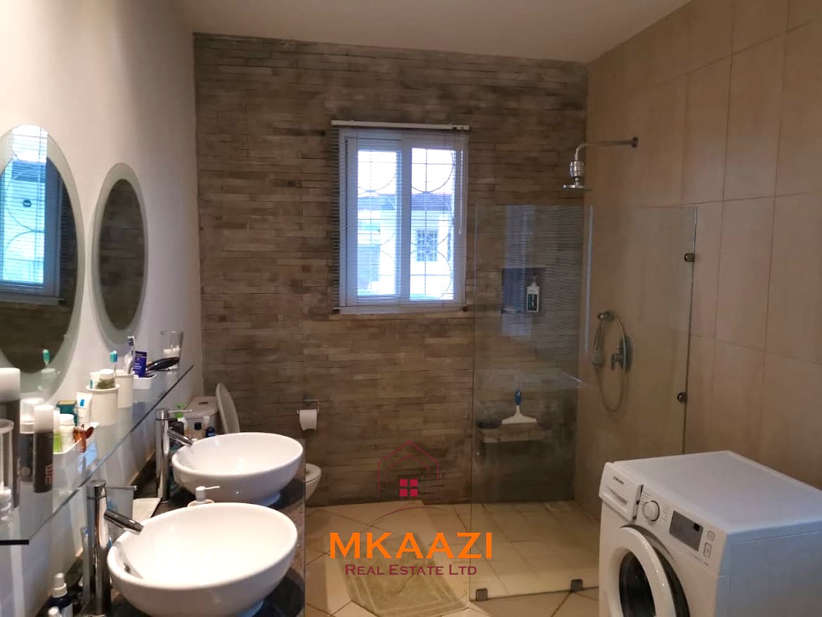 Luxury 3 Bedroom Villa for Sale in Kikambala Luxury 3-bedroom all en-suite villa on 1.5 acres in Kikambala featuring a guest house, swimming pool, landscaped gardens, ocean breeze, and easy beach access.