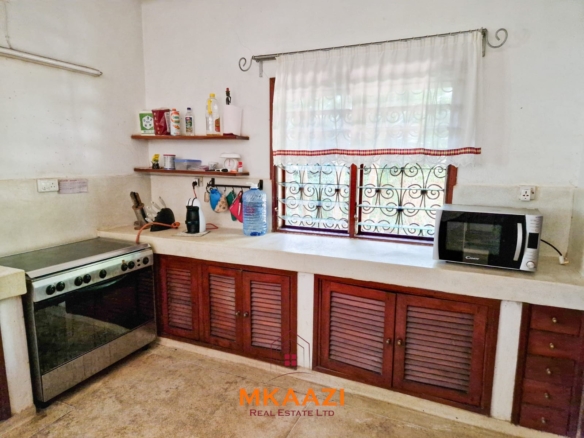 Luxury fully furnished 4-bedroom ensuite villa in Watamu available for Summertides Festival accommodation with swimming pool, Wi-Fi, air conditioning, housekeeping, and 24-hour security.