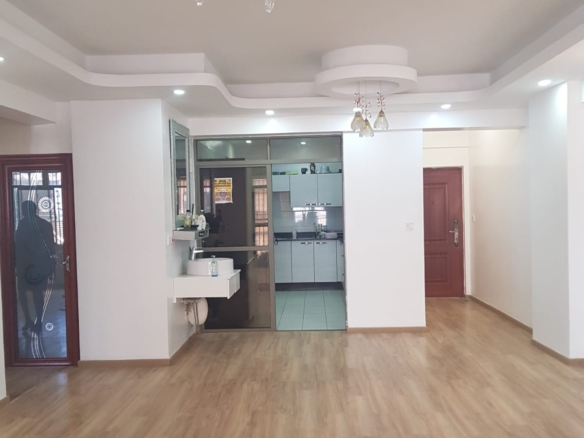 Spacious 3-bedroom and 4-bedroom apartments for rent in Kilimani along Kindaruma Road featuring ensuite bedrooms, balconies, basement parking, and proximity to Yaya Centre.