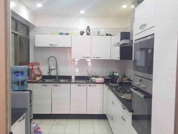 Spacious 3-bedroom and 4-bedroom apartments for rent in Kilimani along Kindaruma Road featuring ensuite bedrooms, balconies, basement parking, and proximity to Yaya Centre.