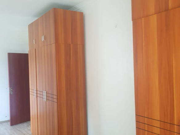Spacious 3-bedroom and 4-bedroom apartments for rent in Kilimani along Kindaruma Road featuring ensuite bedrooms, balconies, basement parking, and proximity to Yaya Centre.