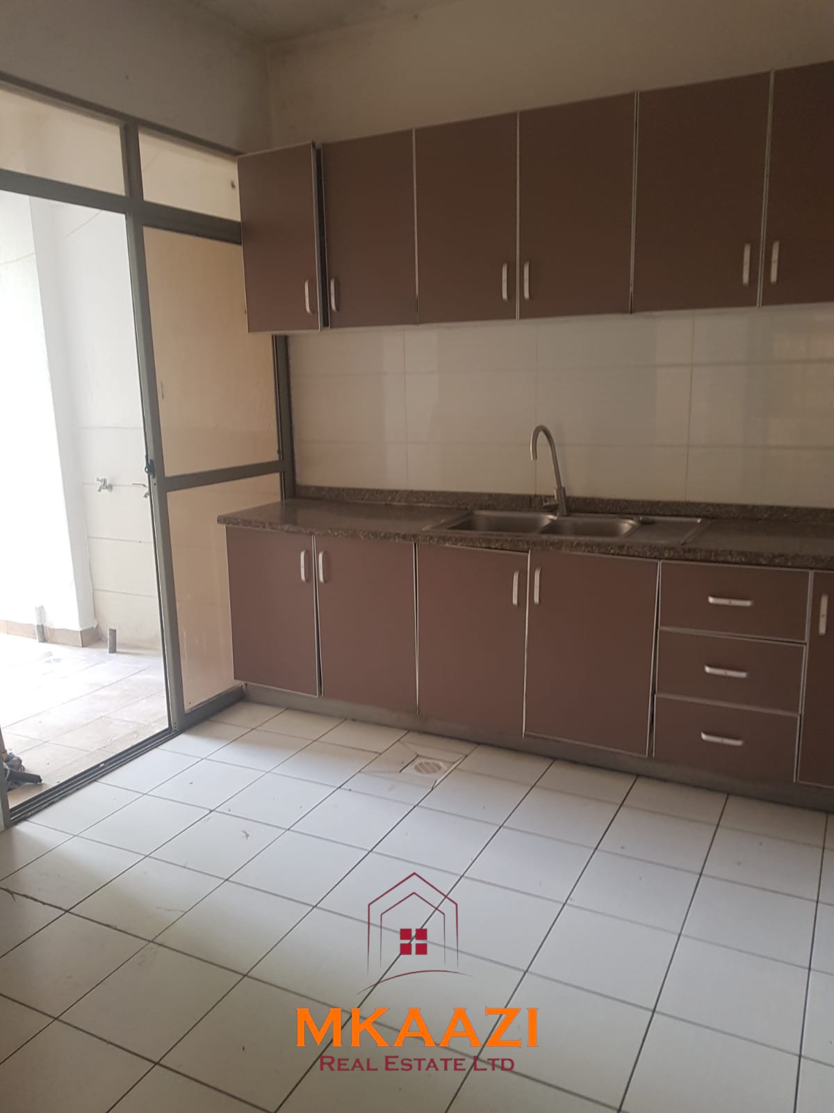 Spacious 3-bedroom and 4-bedroom apartments for rent in Kilimani along Kindaruma Road featuring ensuite bedrooms, balconies, basement parking, and proximity to Yaya Centre.