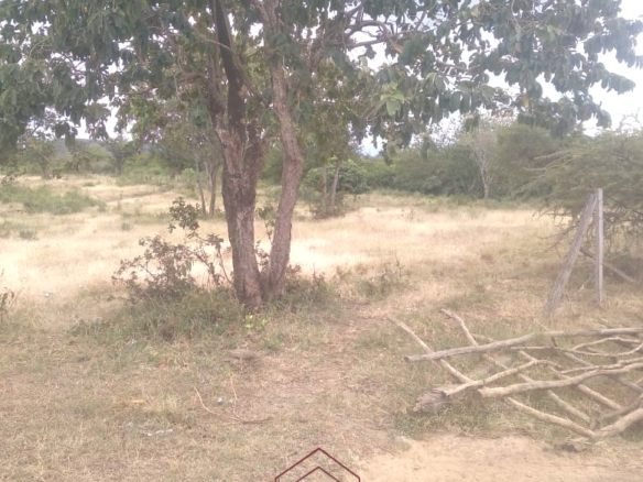 10-acre strategic land for sale near Sultan and Emali, directly opposite Tumbuini School and fronting the Kavuthu access road, less than 500 metres from Mombasa Road.