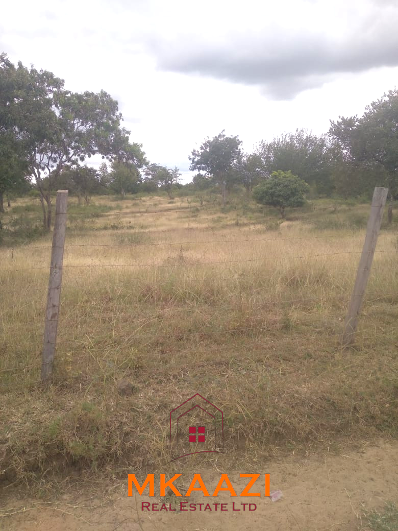 10-acre strategic land for sale near Sultan and Emali, directly opposite Tumbuini School and fronting the Kavuthu access road, less than 500 metres from Mombasa Road.