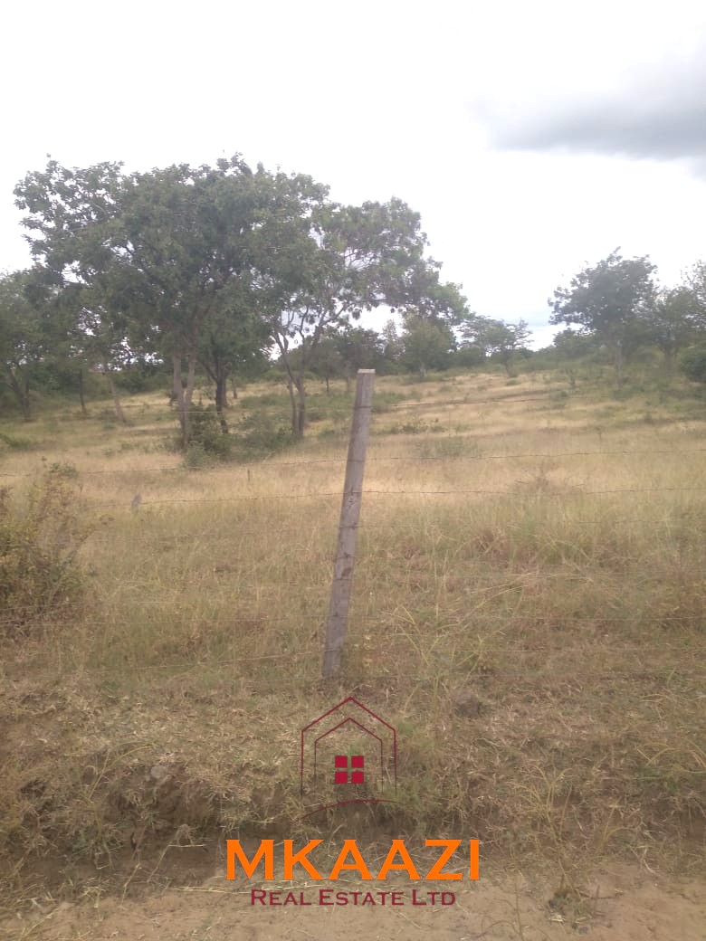 10-acre strategic land for sale near Sultan and Emali, directly opposite Tumbuini School and fronting the Kavuthu access road, less than 500 metres from Mombasa Road.