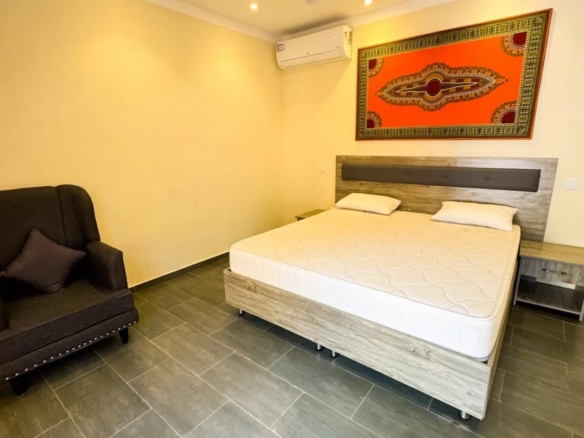 Kingsize bed fahari residence malindi