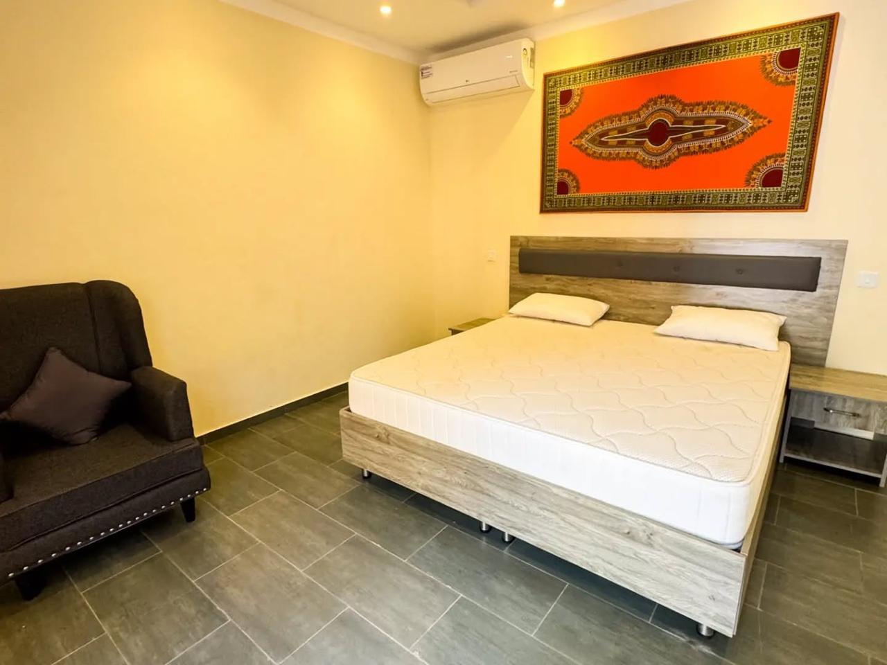 Kingsize bed fahari residence malindi
