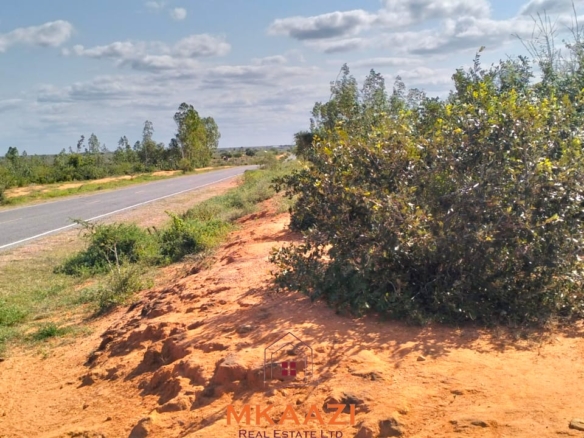Prime 6-acre road frontage land for sale in Baolala with direct tarmac frontage, water and electricity on site, freehold title, ideal for commercial, residential, or agricultural investment.