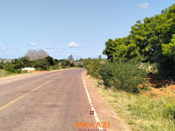 Prime 2.5-acre road frontage land for sale in Baolala with freehold title, electricity and water on site, ideal for residential, commercial, agricultural, and investment development.
