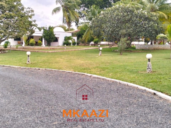 Elegant 4-bedroom all en-suite luxury villa with private swimming pool, landscaped one-acre garden, guest rooms, and entertainment area on Lamu Road, Malindi.