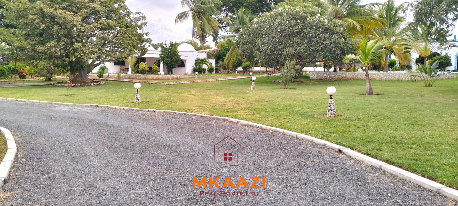 Luxury 4 Bedroom Villa for Sale in Malindi Elegant 4-bedroom all en-suite luxury villa with private swimming pool, landscaped one-acre garden, guest rooms, and entertainment area on Lamu Road, Malindi.