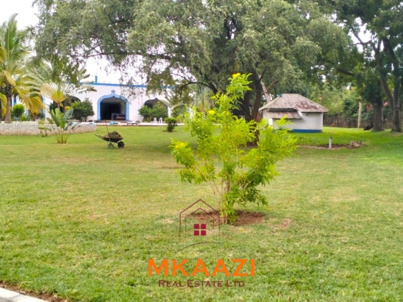 Elegant 4-bedroom all en-suite luxury villa with private swimming pool, landscaped one-acre garden, guest rooms, and entertainment area on Lamu Road, Malindi.