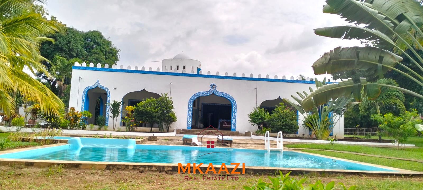 Luxury 4 Bedroom Villa for Sale in Malindi Elegant 4-bedroom all en-suite luxury villa with private swimming pool, landscaped one-acre garden, guest rooms, and entertainment area on Lamu Road, Malindi.