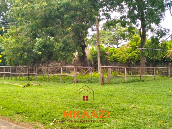 Elegant 4-bedroom all en-suite luxury villa with private swimming pool, landscaped one-acre garden, guest rooms, and entertainment area on Lamu Road, Malindi.